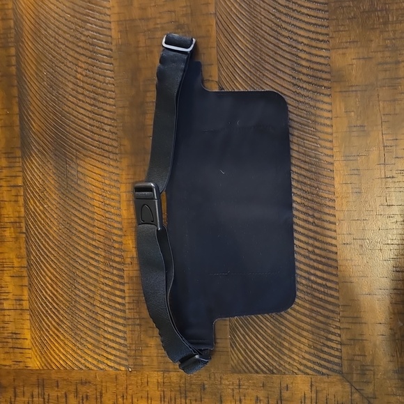 New Balance Black and Silver Belt Bag for Phone - Picture 2 of 4